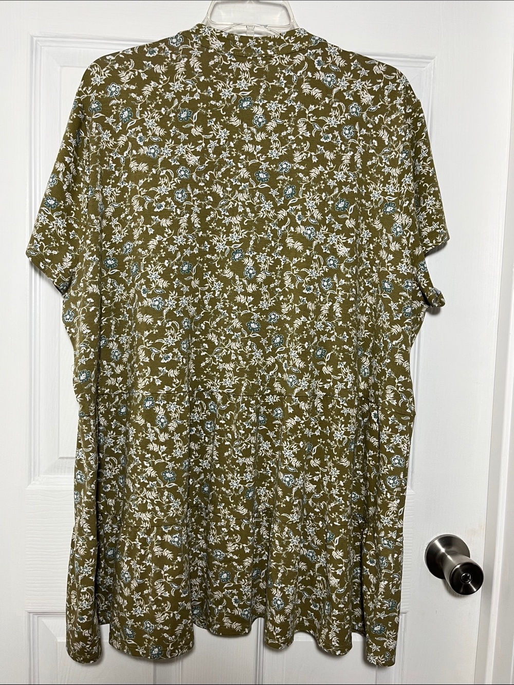 Wonderly Olive Green Floral Tiered Button Front V-Neck Blouse - Picture 4 of 6